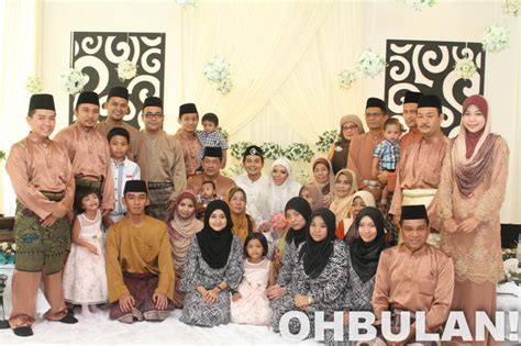 Selawat dan salam kami ucapkan ke atas junjungan besar nabi muhammad saw, para isteri dan keluarga baginda, para sahabat, seterusnya golongan yang mengikuti jejak langkah baginda sehingga hari kiamat. Sebenarnya Saya Isteri Dia, Izzue Islam dan Dot..Dot..Dot ...