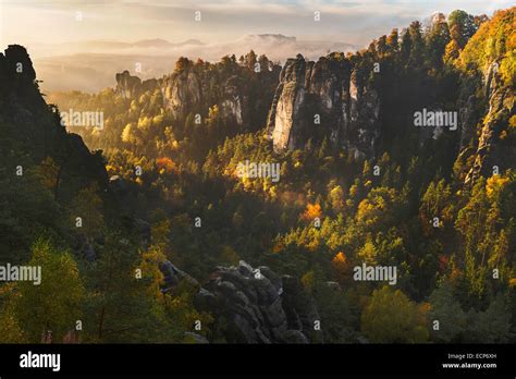 Am Frühen Morgen Ansicht Im Herbst über Elbsandsteingebirge Nahe Bastei