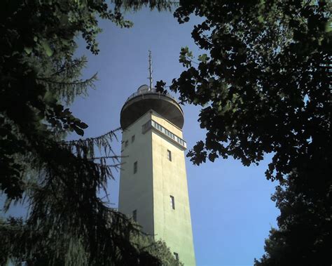 An den anderen beiden seiten befinden sich anbauten. Rundwanderwege in Saarbrücken Teil 1