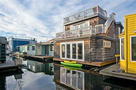 We have 5,840 offers from 254,000 to 55,000,000$. Seattle Houseboats For Sale | Floating house, House boat ...