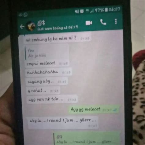 Isteri Dedah Perbualan Whatsapp Antara Suami Dengan Isteri