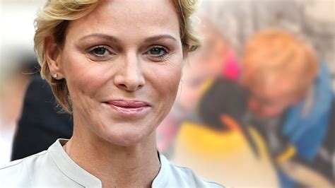 Weitere ideen zu charlene von monaco, prinzessin charlene. Charlène von Monaco - Küsse im Eis: Dieses Foto der ...