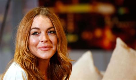 Lindsay Lohan Says She Was Racially Profiled Over A Headscarf At Heathrow Airport Pinknews