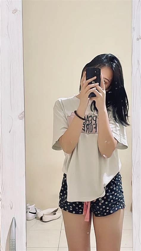aesthetic fashion aesthetic girl iphone mirror selfie casual day outfits asian short hair