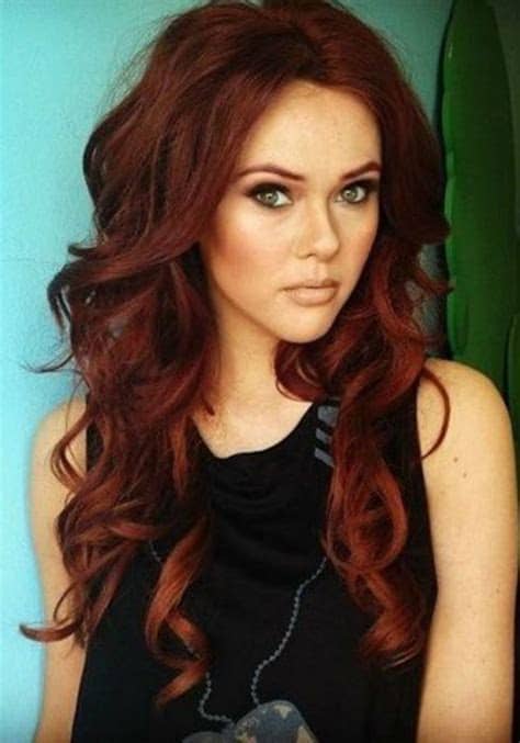 Red hair might not be common naturally, but that doesn't stop people from dyeing their hair in order to achieve this fiery hue. 60 Best Auburn Hair Color Ideas | Light, Dark, Medium Shades