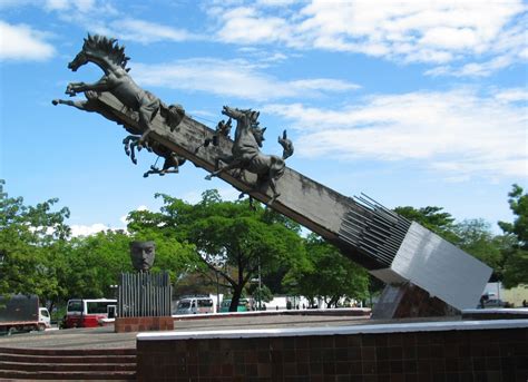 74 Monumento A Los Potros Neiva Viajar Por Colombia