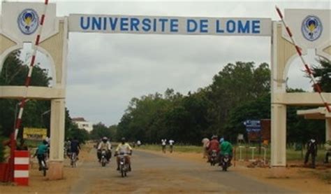 It is locally known as université de lomé.the university was established in 1970. Début de la démolition du grand marché de Lomé - aLome Photos