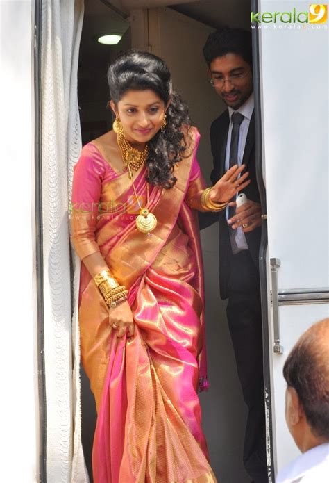 latest indian wedding silk saree jewellery wedding hair style south indian and kerala actress