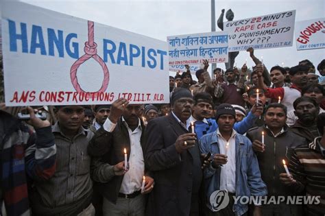 인도 `버스 집단 성폭행 피고인 2명 무죄 주장 연합뉴스