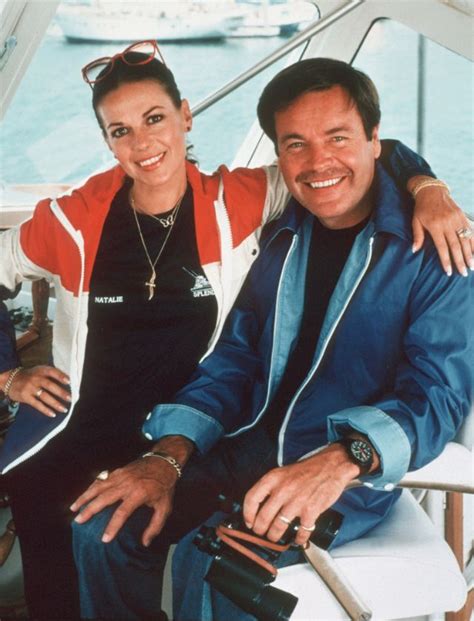 Beautiful Pics Of Natalie Wood And Robert Wagner Aboard Their Yacht In