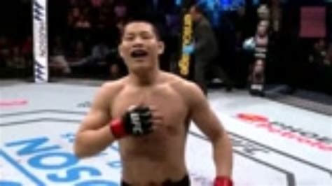 吸血魔李景亮轻松干倒对手在UFC擂台上血性十足精彩瞬间 凤凰网视频 凤凰网