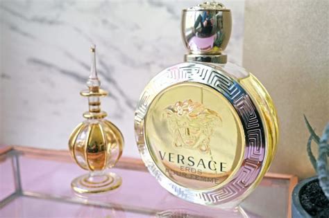 When i ordered it, i read the reviews and thought it would smell like perfume that i would enjoy. SAN VALENTINO: VERSACE EROS E DYLAN BLUE - AgoraNews