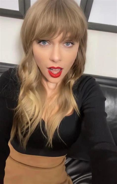 Very Sexy Taylor Swift Selfie Luscious Lips Celeblr