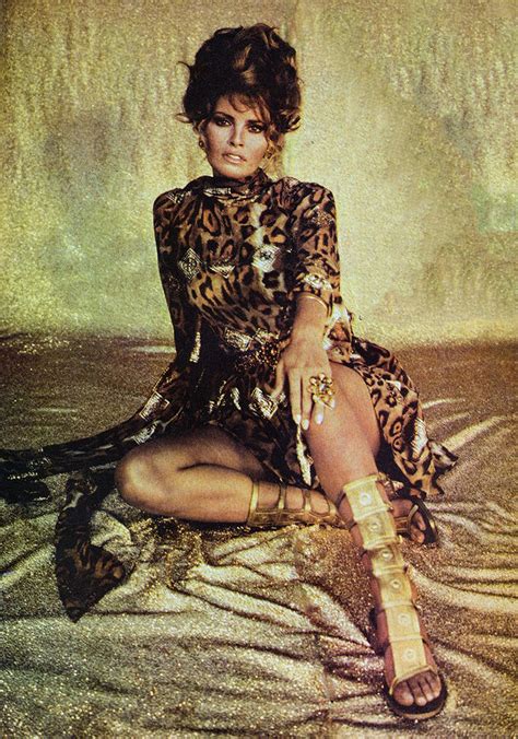 Raquel Welch Photographed By Terry O Neill Cosmopolitan 1969 Sixties Fashion Raquel Welch