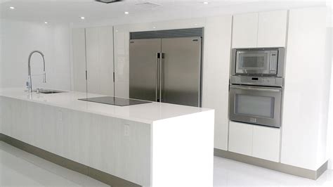 We offer custom, modern, european kitchen cabinets, design and remodeling. Italian Kitchen Design in White — Miami General Contractor