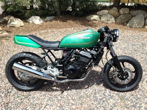 It its a 1988 250 ninja and i will be starting it with a blue collar bobber kit. Kawasaki Ninja 250 Cafe Racer | Cafe racer, Racer ...