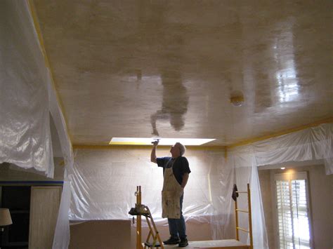 Hanging decorative items on the stucco walls create a pleasing look. How to Apply Venetian Plaster