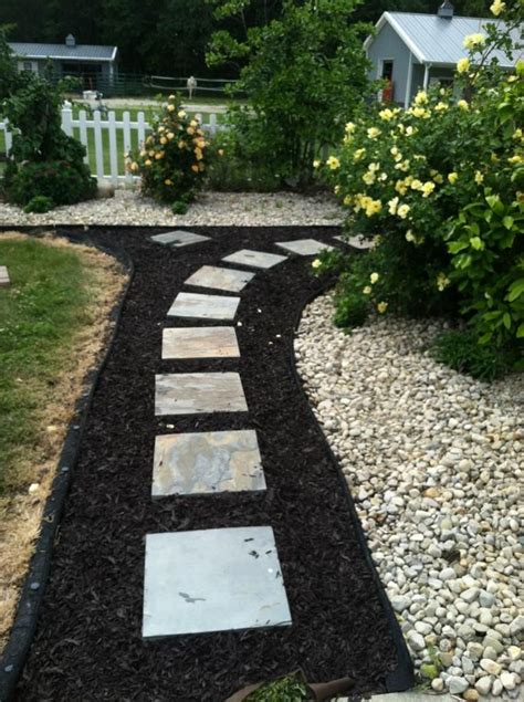 Path With Pavers And Mulch I Love The Look Of The Slate Pavers With