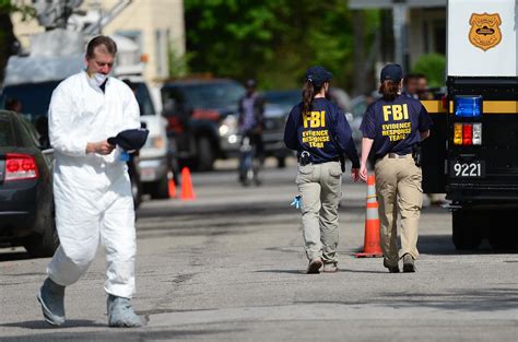 The average federal bureau of investigation (fbi) salary ranges from approximately $25,000 per year for custodian to $150,000 per year for criminal investigator. FBI-forensic review: Feds say at least 27 death row ...