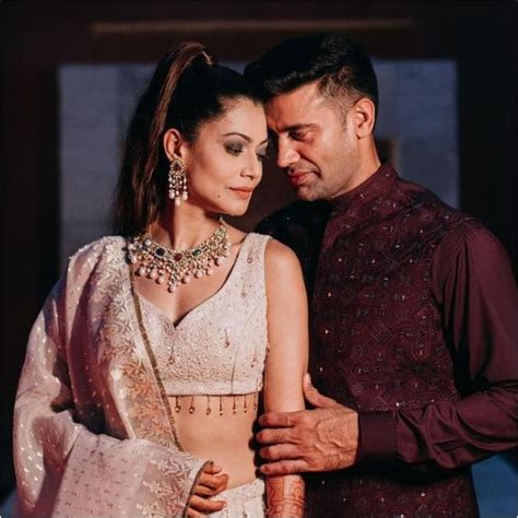Payal Rohatgi Sangram Singh Wedding Couple Looks Stunning At Their Sangeet And Mehndi Ceremony