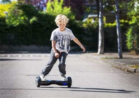 Die elektrobetriebenen hoverboards üben für viele kinder eine besondere faszination aus. Elektrisch speelgoed mag niet altijd op openbare weg ...