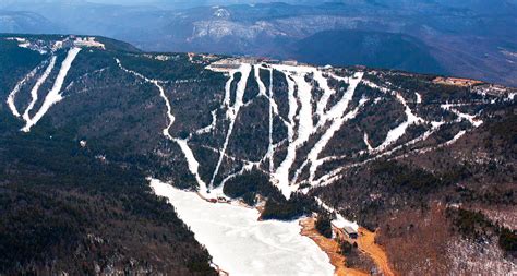 Features an updated kitchen, 1 bedroom plus loft with 2 additional queen beds, updated bathroom, new furniture, linen, and decor throughout home, and a private hot tub! Snowshoe Mountain Resort - Mountaintop Condos (304) 355-9553
