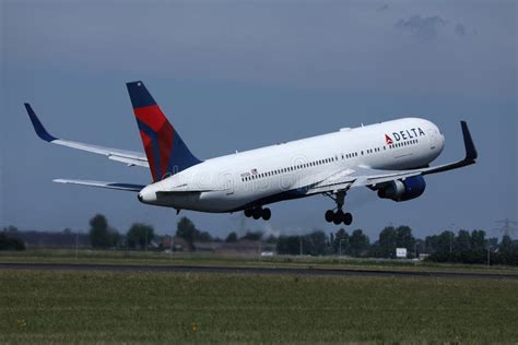 Delta Airlines Plane Taking Off Editorial Photo Image Of Plane