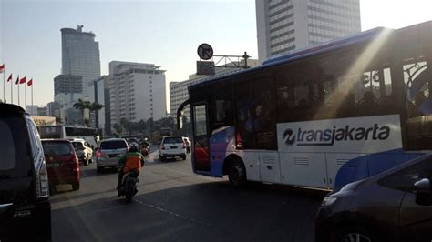 Jalan Mh Thamrin Dibuka Transjakarta Kembali Beroperasi Normal