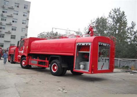 4X2 LHD Fire Fighting Truck SINOTRUK HOWO 10CBM 290HP For Sprinkling