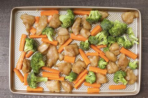 Drizzle with 1/2 cup of the prepared sauce. Sheet Pan Honey Garlic Sesame Chicken and Broccoli ...
