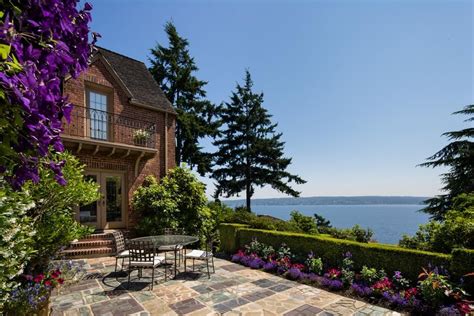 Lakefront Properties With Amazing Views Lakefront Bargain Hunt Hgtv Lakefront Property