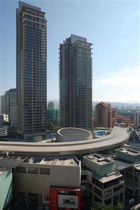 Unmatched cinematic views of the surrounding cityscape in addition to unique sightlines of the building itself, the pavilion residences offer a once in a lifetime opportunity. Pavilion Residences - Kuala Lumpur