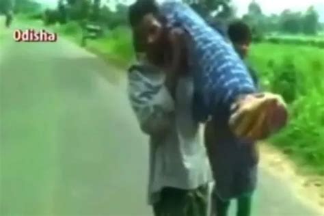Heartbroken Man Walks 10km Carrying Wifes Dead Body As Daughter Weeps By His Side Mirror Online