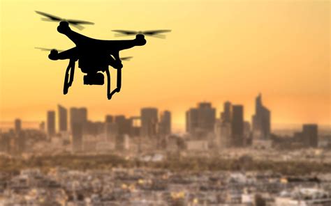 Le Drone Autonome Qui évite Les Obstacles à 50 Kmh