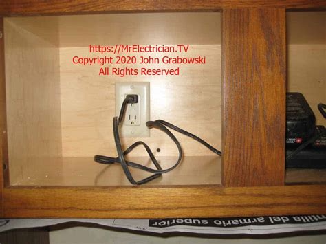 Litell cabinet outlet darbojas datortehnikas veikali aktivitātēs. Over The Range Microwave Oven & Outlet