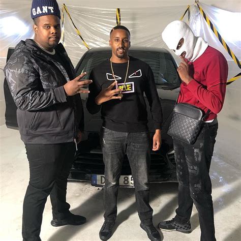 I'm sure everyone noticed that some drivers are adjusting their masks during interviews so they don't fall off the nose. 1.Cuz & Dree Low gästar Denz på nya singeln "BEEF" | Dopest