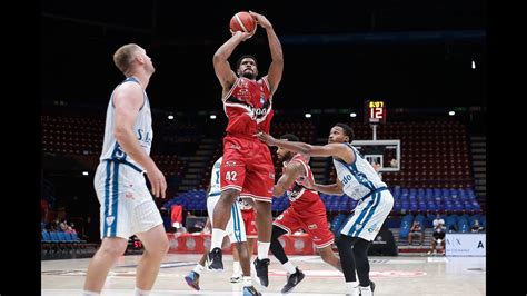 Kyle hines e i coach messina e trinchieri: Supercoppa 2020 - Milano-Cantù: Kyle Hines - YouTube