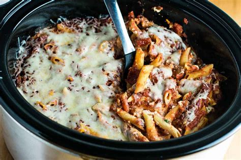 It's easy to make, comes it's a healthy, one pot meal that's perfect for busy weeknights! The Best Crock Pot Baked Ziti Recipe - Build Your Bite