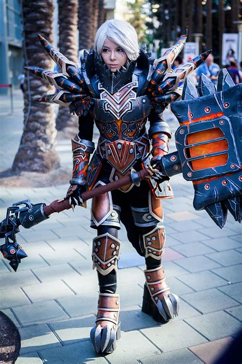 Amazing Tier 13 Warrior Armor Cosplay Looks To Be Straight From World