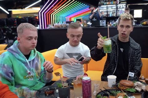 Zapraszamy wszystkich na nasz nowy fanclub ekipy! chillwagon i Ekipa Friza kupili całe menu w restauracji ...