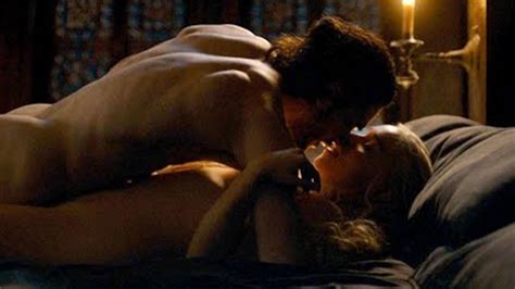 Las Incómodas Escenas De Sexo Entre Kit Harington Y Emilia Clarke En Game Of Thrones Infobae