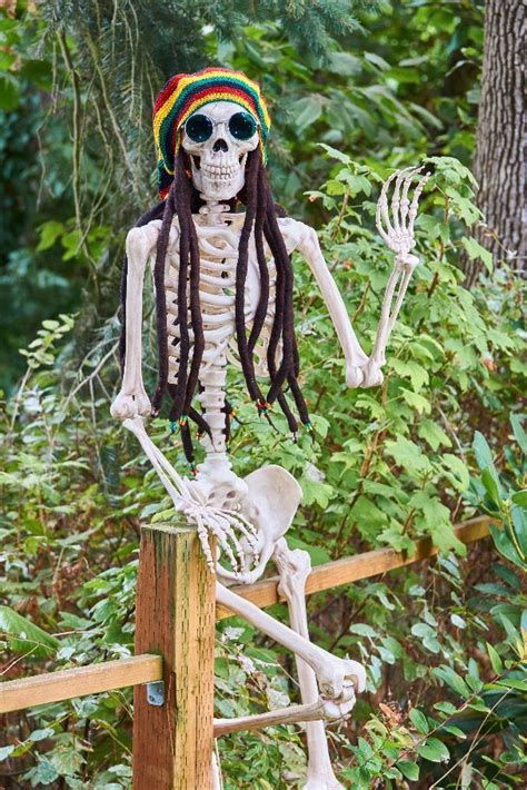 20 Funny Halloween Skeleton Ideas