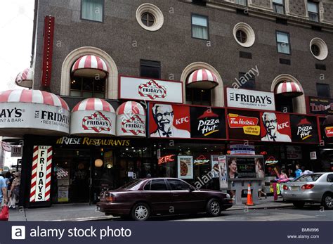 Io generalmente quando vado a new york, ma più in generale in qualsiasi città straniera cerco di provare quanto più possibile la cucina del luogo e di evitare i fast food, in particolar modo quelli. KFC fast food restaurant, New York City, USA Stock Photo ...