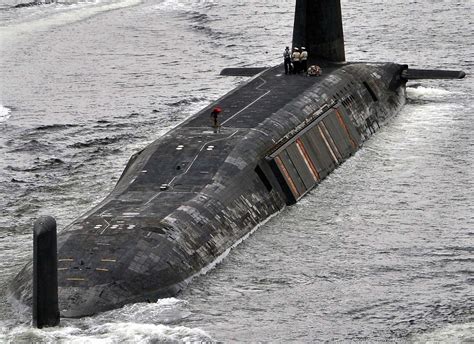 hms vanguard s28 ssbn trident royal navy military object submarines royal navy submarine
