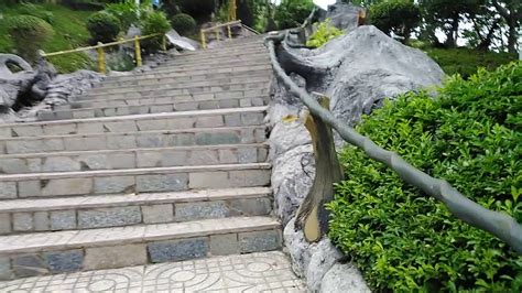 Tượng đài đức mẹ được đặt trên lưng chừng ngọn đồi tà pao, được làm phép và khánh thành ngày 08 tháng 12 năm 1959 bởi đức cha marcel piquet. Toàn cảnh đường lên núi Đức Mẹ Tà Pao . - YouTube