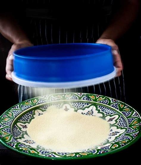 Comment préparer facilement un couscous marocain je vais vous montrer comment préparer un couscous marocain d'une façon. Comment préparer la semoule pour couscous