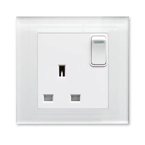 Retrotouch Crystal 13a Single Plug Socket With Switch White Plain Glass