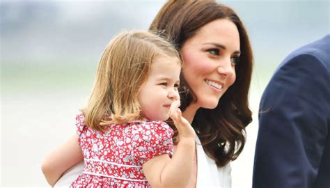 Princess Charlotte Caught ‘mirroring Kate Middleton Video Goes Viral