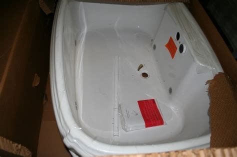 Whirlpool tubs whirlpool jetted bathtubs. Whirlpools and Jacuzzis | DiggersList