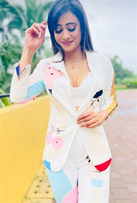 Shweta Tiwari Impresses Fans With Her Quirky Pantsuit Fans Call Her Super Hot See Pics